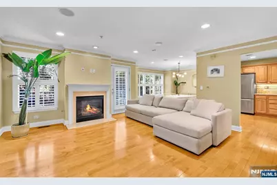 196 Blue Heron Drive 196 #196, Secaucus, NJ 07094 - Photo 5