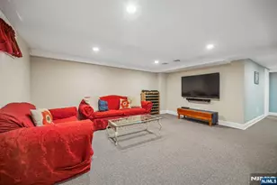 346 Roosevelt Ave, Hasbrouck Heights, NJ 07604 - Photo 13