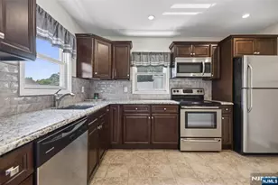 318 Greenwich St, Greenwich Township, NJ 08886 - Photo 9