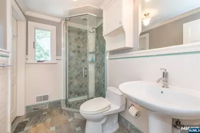 591 Highland Avenue, Montclair, NJ 07043 - Photo 25