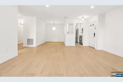 100 Crown Court 471 #471, Edgewater, NJ 07020 - Photo 7