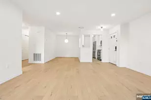 100 Crown Ct 471, Edgewater, NJ 07020 - Photo 7