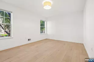 100 Crown Ct 471, Edgewater, NJ 07020 - Photo 13