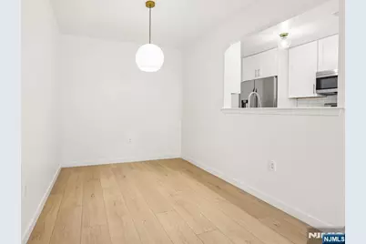 100 Crown Court 471 #471, Edgewater, NJ 07020 - Photo 9