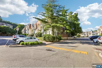 100 Crown Court 471 #471, Edgewater, NJ 07020 - Photo 31