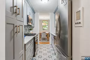 530 Valley Road C002V, Montclair, NJ 07043 - Photo 5