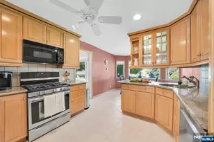 184 Andover Dr, Wayne, NJ 07470 - Photo 9