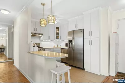 2000 Linwood Avenue 17X #17X, Fort Lee, NJ 07024 - Photo 5