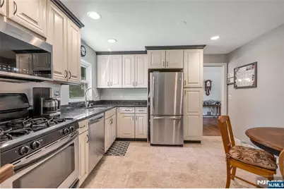 12 Waibel Drive, Allendale, NJ 07401 - Photo 7