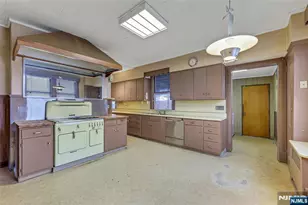 16 Mountain Ave, Montclair, NJ 07042 - Photo 7