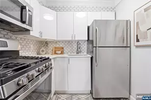 133 Grand Street 401, Jersey City, NJ 07302 - Photo 7