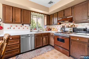 2 Violet Ct, Bergenfield, NJ 07621 - Photo 11
