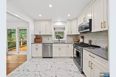 17 Ravine Court, Clifton, NJ 07013 - Photo 11