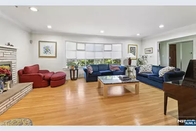 384 Rutland Avenue, Teaneck Township, NJ 07666 - Photo 5