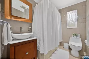 413 Maple Hill Dr, Hackensack, NJ 07601 - Photo 15