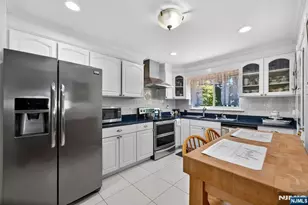 413 Maple Hill Dr, Hackensack, NJ 07601 - Photo 11