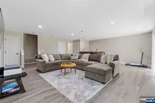 28 Mountainside Dr, Pompton Lakes, NJ 07442 - Photo 33