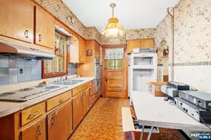 112 Page Ave, Lyndhurst Township, NJ 07071 - Photo 7