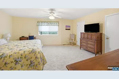 88 Metro Vista Drive, Hawthorne, NJ 07506 - Photo 29
