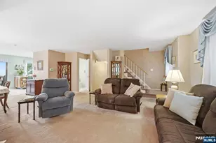 88 Metro Vista Dr, Hawthorne, NJ 07506 - Photo 13