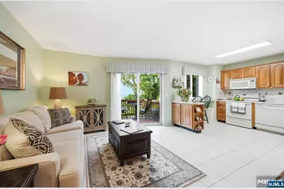 88 Metro Vista Drive, Hawthorne, NJ 07506 - Photo 17