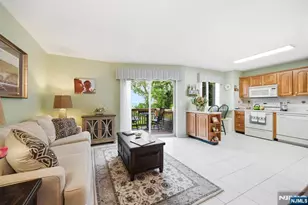 88 Metro Vista Dr, Hawthorne, NJ 07506 - Photo 17