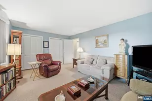 88 Metro Vista Dr, Hawthorne, NJ 07506 - Photo 9