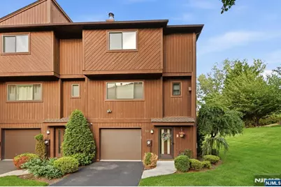 88 Metro Vista Drive, Hawthorne, NJ 07506 - Photo 1