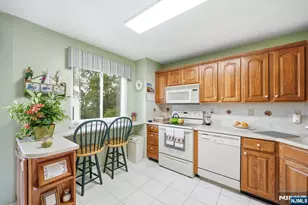 88 Metro Vista Dr, Hawthorne, NJ 07506 - Photo 21