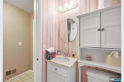 88 Metro Vista Drive, Hawthorne, NJ 07506 - Photo 7