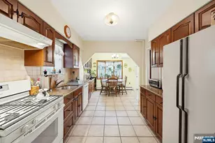 520 Dewey Ave, Cliffside Park, NJ 07010 - Photo 9