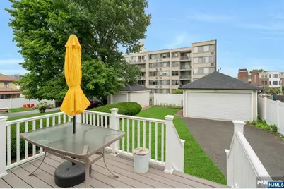 520 Dewey Avenue, Cliffside Park, NJ 07010 - Photo 23