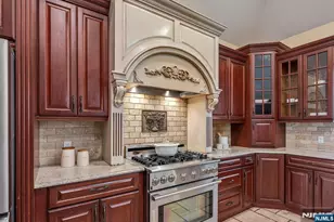18 Berkshire Pl, Englewood Cliffs, NJ 07632 - Photo 7