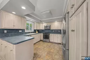 79 Truman Blvd, Oakland, NJ 07436 - Photo 9