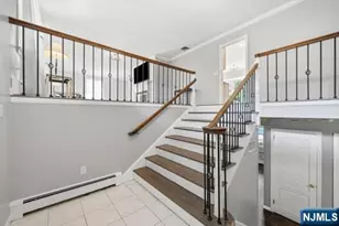 376 Lakeview Dr, Wyckoff Township, NJ 07481 - Photo 5