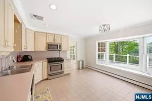 376 Lakeview Dr, Wyckoff Township, NJ 07481 - Photo 13