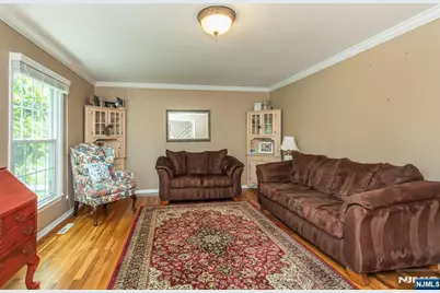 7 Natalie, West Caldwell, NJ 07006 - Photo 3