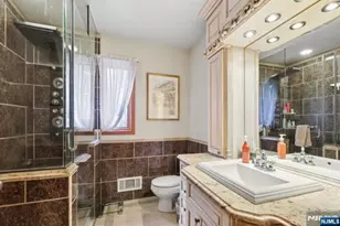 17 River Dr, Elmwood Park, NJ 07407 - Photo 5