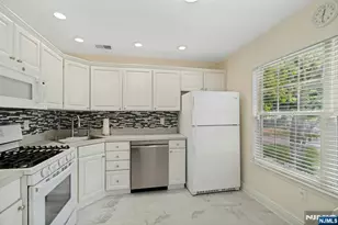 2262 Nash Ct, Mahwah, NJ 07430 - Photo 5