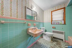21 Lexington Ave, Wallington, NJ 07057 - Photo 19