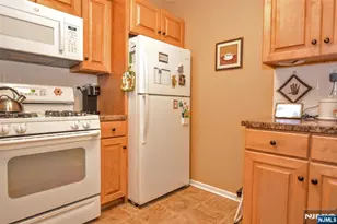 279 Collignon Way 5, River Vale Township, NJ 07675 - Photo 9