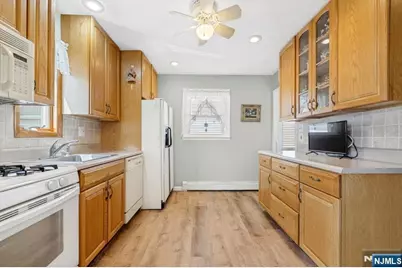 178 Cambridge Avenue, Saddle Brook Township, NJ 07663 - Photo 13