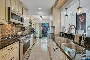 9 Yorkview Dr A3, Edgewater, NJ 07020 - Photo 15