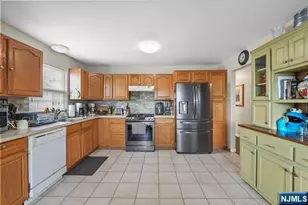 503 Prospect St, Hasbrouck Heights, NJ 07604 - Photo 15