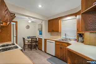 425 Beatrice St, Teaneck Township, NJ 07666 - Photo 9