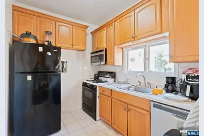 411 Sheridan Place, Fairview, NJ 07022 - Photo 3