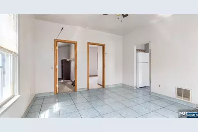 162 Forest Avenue, Lyndhurst Township, NJ 07071 - Photo 15
