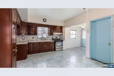 162 Forest Avenue, Lyndhurst Township, NJ 07071 - Photo 9