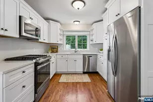 7 Holly Ct, Bloomfield, NJ 07003 - Photo 11