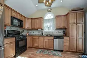 30 Heather Ln, Bloomingdale, NJ 07403 - Photo 5